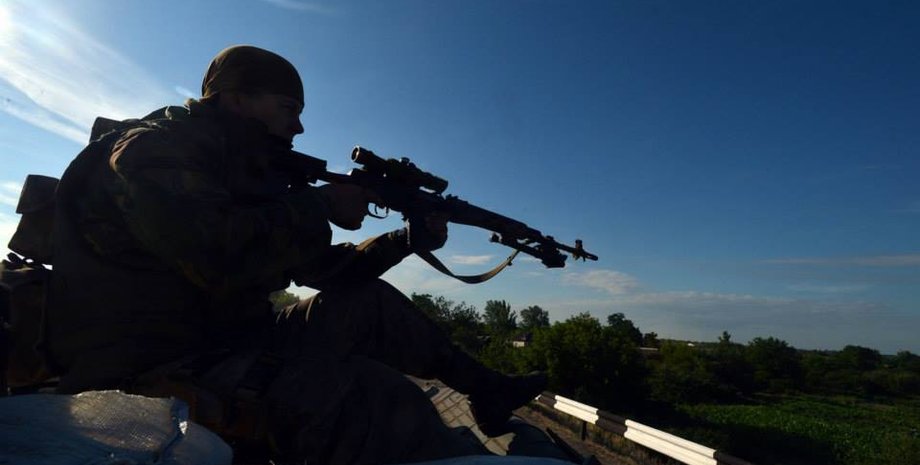 Снайпер сил АТО / Фото: Facebook.com/oleksandr.klymenko