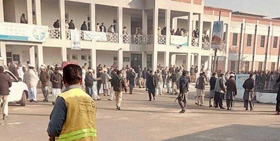 Один из корпусов университета Бача Хан / Фото: twitter.com/UbaidAwan