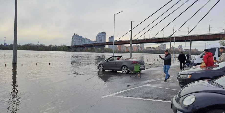 наводнение в Киеве, наводнение в Украине, рыбалка в Киеве, Volkswagen Eos