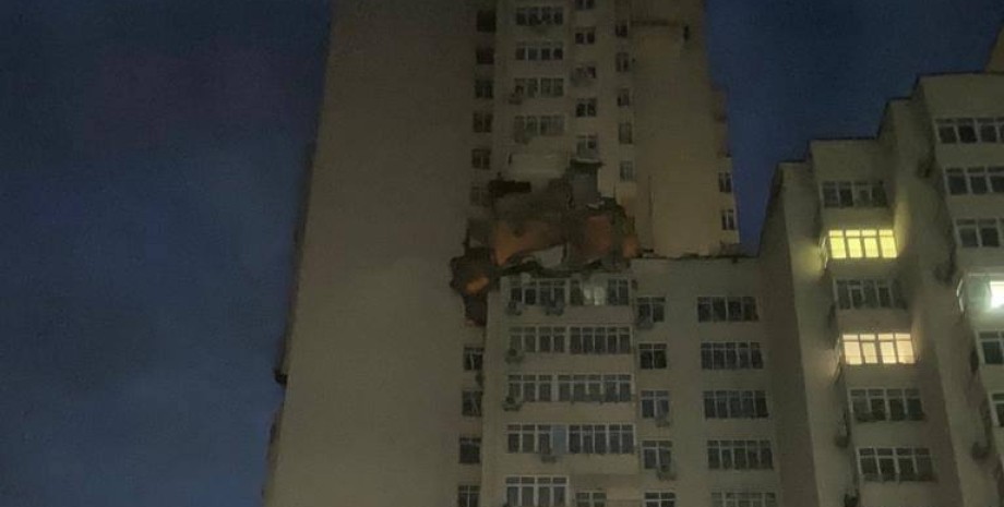 Повреждение многоэтажки в Киеве Повреждение многоэтажки в Киеве, фото