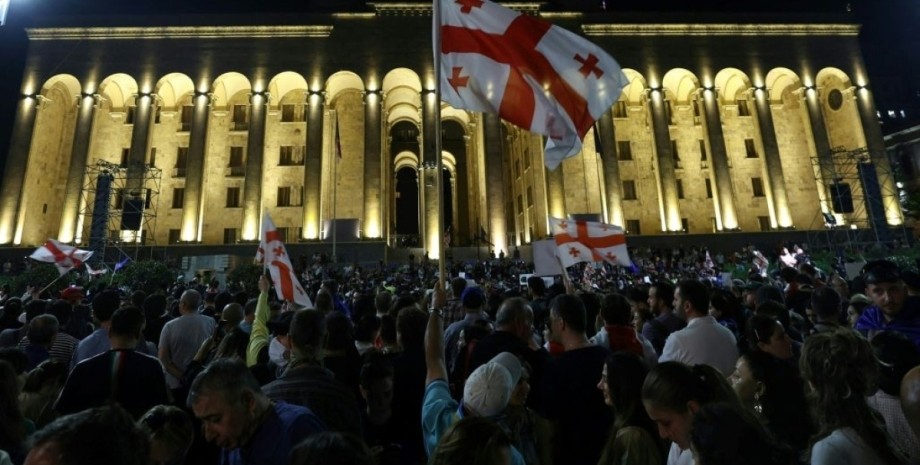 Протесты возле парламента Грузии