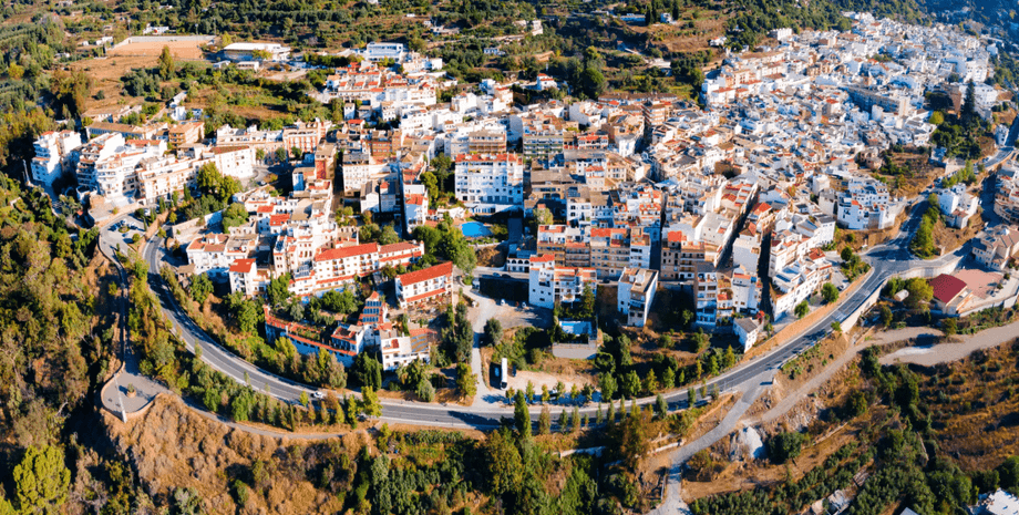 Панорама іспанського містечка Ланхарон