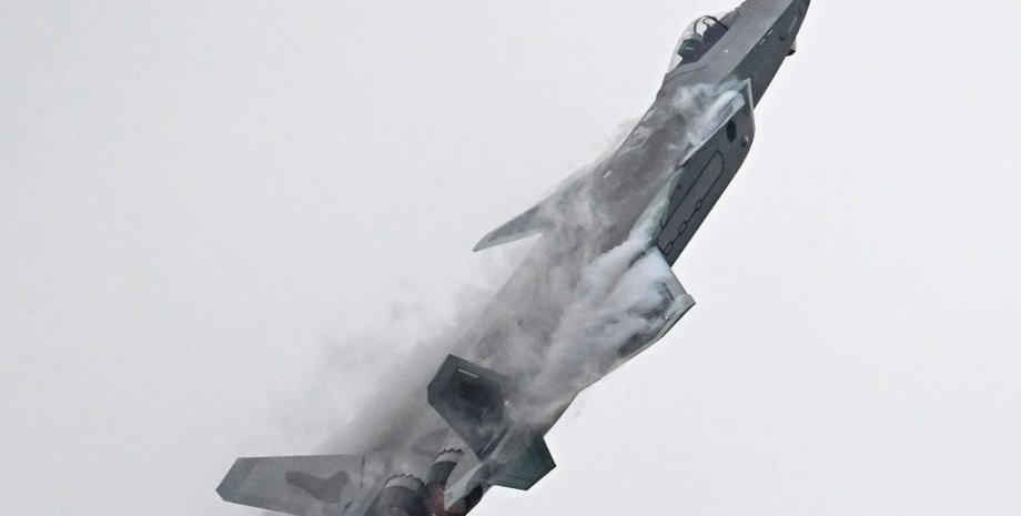 китайський літак J-20