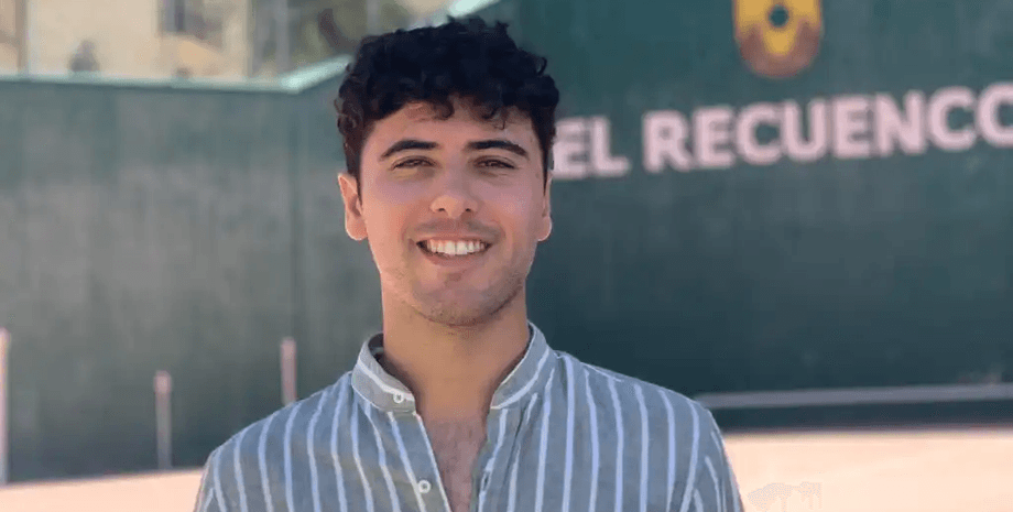 20-летний мэр из Испании, Энрике Коллада, мэр деревни, глава деревни, помогает деревне, работа мэра, хочет спасти деревню