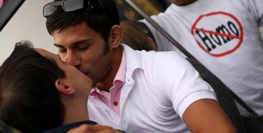 Однополая пара / Фото: e.6to23.com