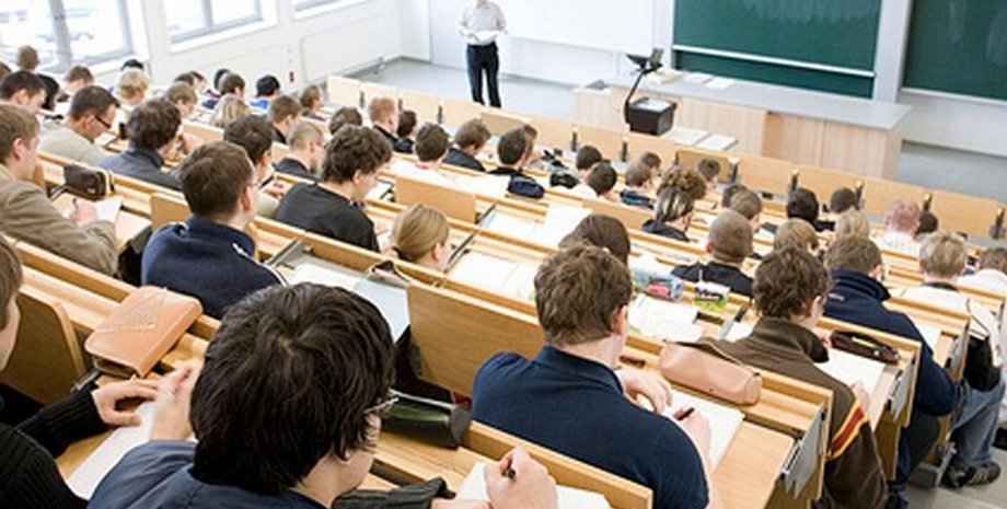 Студенти в аудиторії ВНЗ