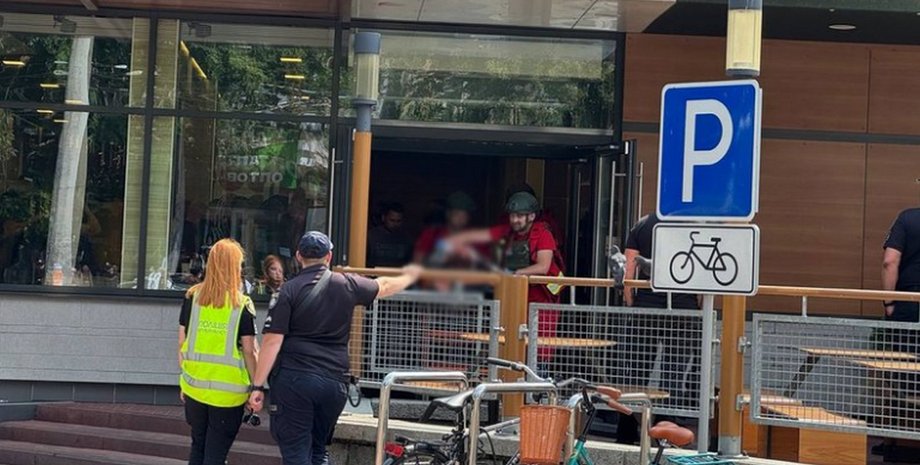 На месте происшествия работают бойцы спецподразделения КОРД