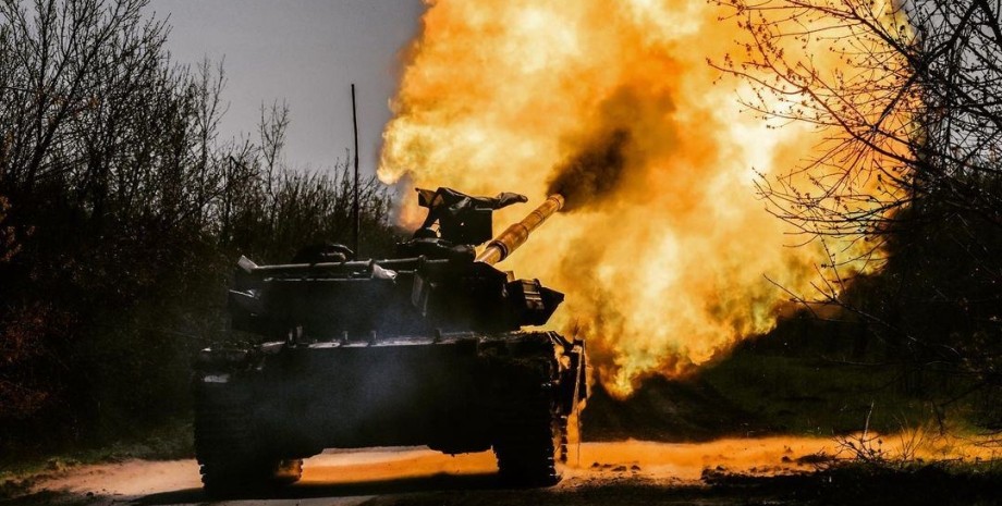 війна триватиме, війна в Україні, танк вогонь,