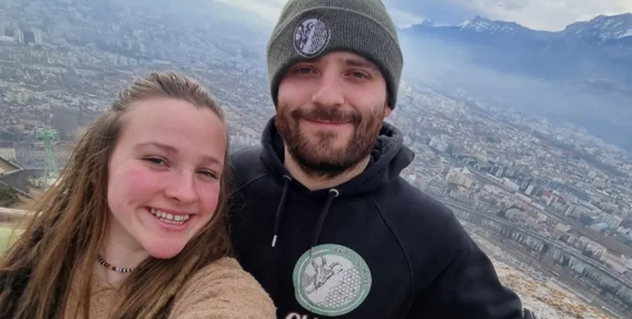 25-річна Ліббі Рамсден та 26-річний Оллі Блеквелл Щоденні витрати на проживання у каравані не перевищують 11 доларів