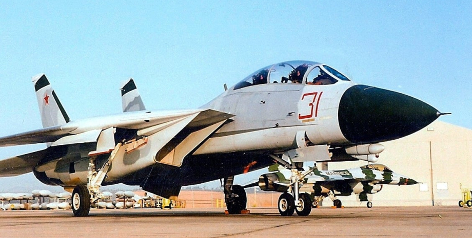 F-14 Tomcat , истребитель , AIM-54 Phoenix