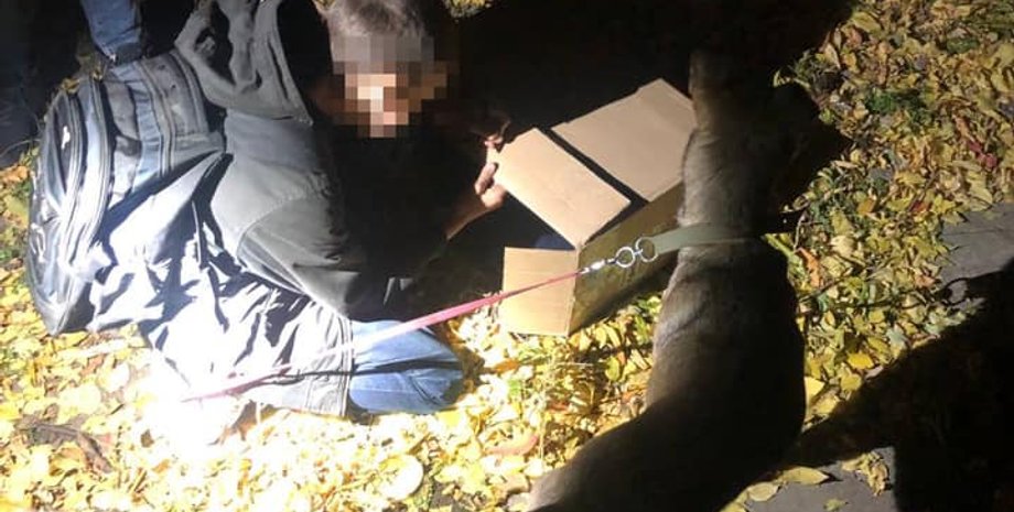 Мальчик с собакой в Ровно