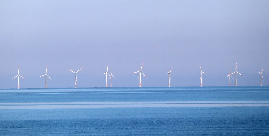 Вітряні турбіни, море, фото