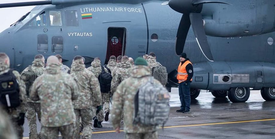 18 інструкторів литовської армії