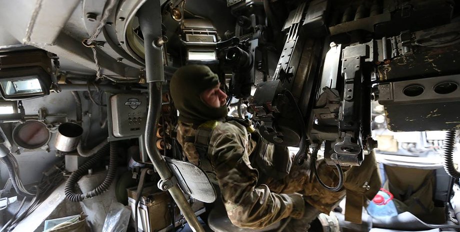 Боец АТО в БТР / Фото: facebook.com/sergei.loiko