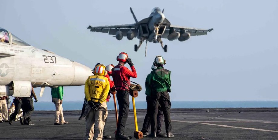 палубные истребители F/A-18 ВМС США