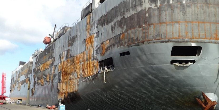 Freemantle Highway, пожежа на судні з автомобілями, пожежа на судні в північному морі, згоріло судно з автомобілями