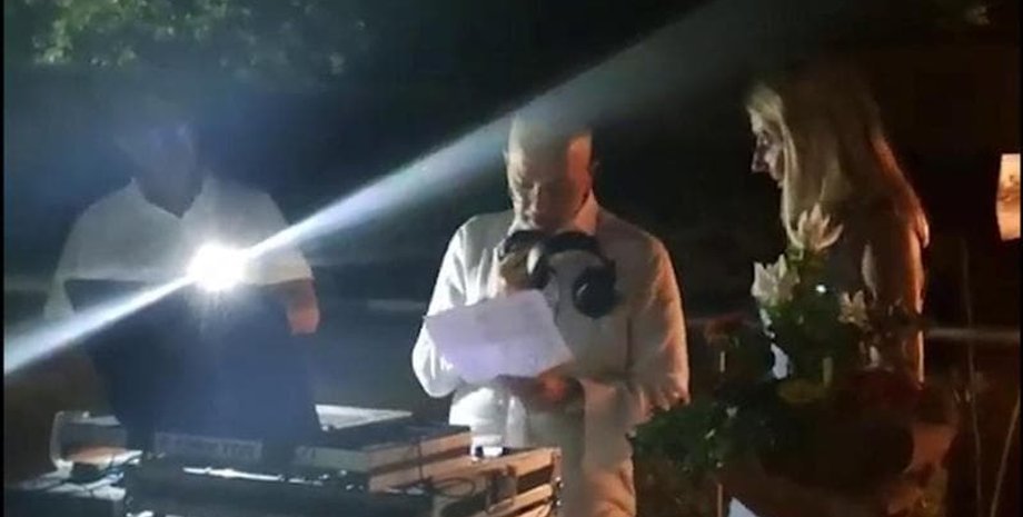 Наречений помстився нареченій на весіллі, весілля, весільна церемонія, наречена, зрада, виголошували клятви, помста на весіллі