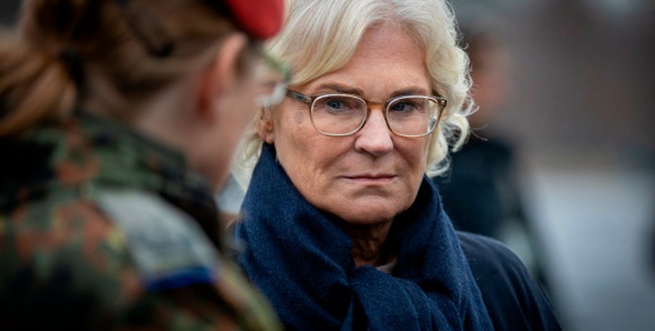 Кристине Ламбрехт, министр обороны, Германия, отставка, Минобороны