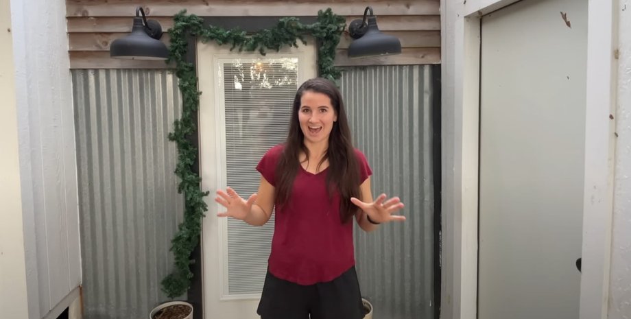 Жінка разом зі своїм чоловіком та 5 дітьми живе у сарай, як вони там освоїлися, щоб не платити за оренду