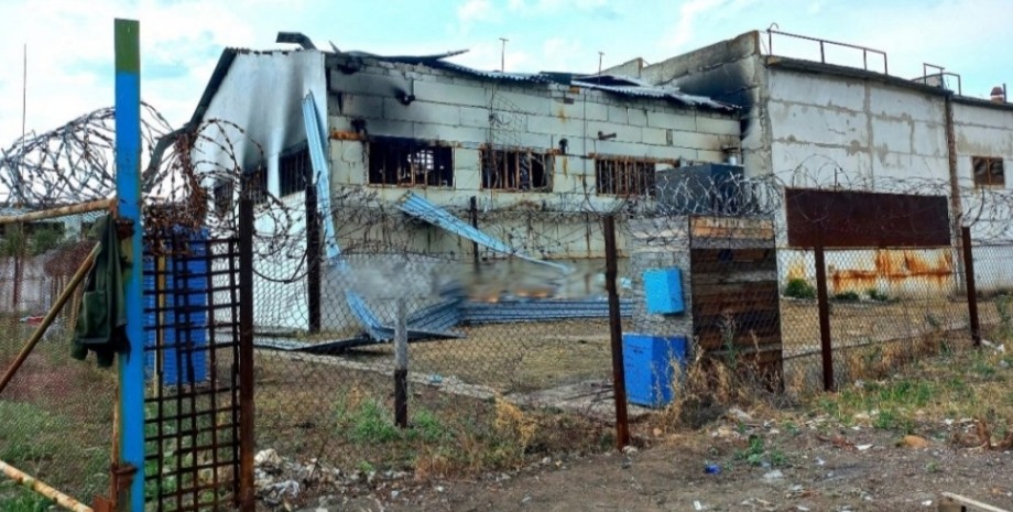 Здание колонии в Еленовке после взрыва
