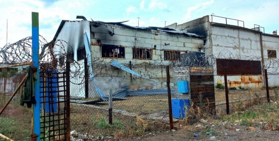 Будівля колонії в Оленівці після вибуху