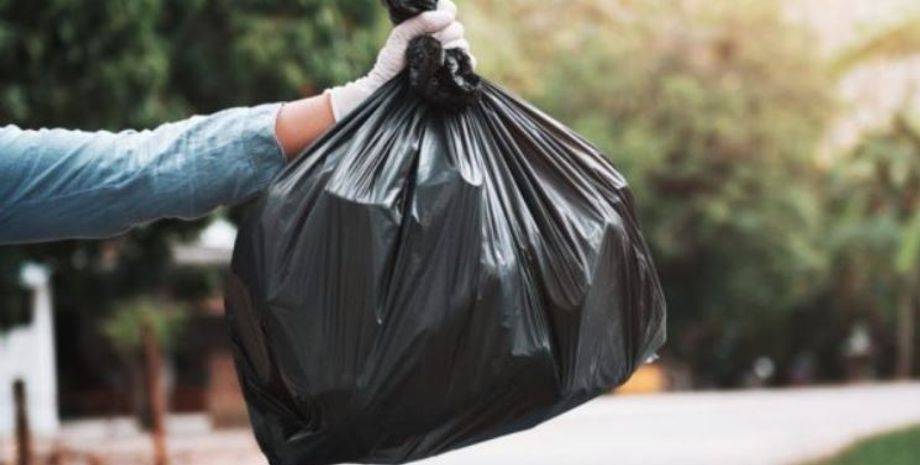 Мешки для мусора, пакеты для отходов, как их правильно менять, курьезы, видео, лайфхак, способ, интересные истории