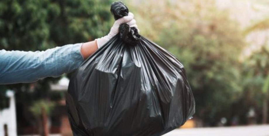 Мешки для мусора, пакеты для отходов, как их правильно менять, курьезы, видео, лайфхак, способ, интересные истории