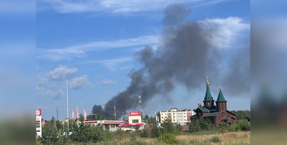 Кстово сьогодні горить військова частина