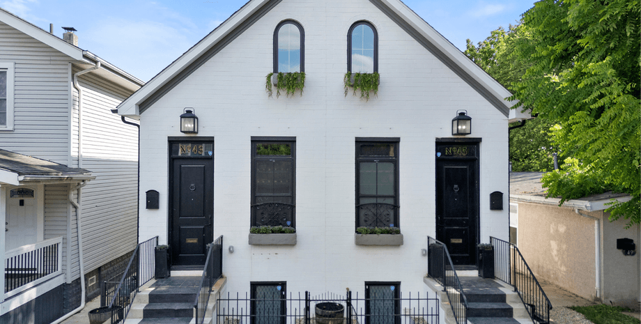 Имение с огромной библиотекой выставили на продажу: как выглядит рай для книгоманов