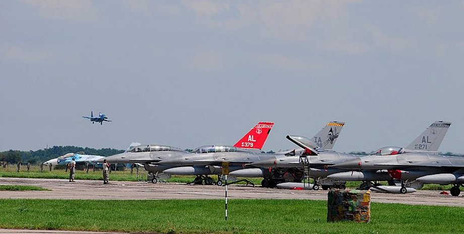 Самолеты, авиабаза, Миргород, аэродром, фото