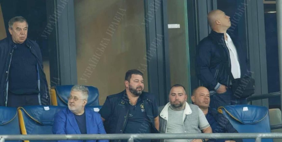 Українських політиків помітили на віп-ложі НСК "Олімпійський"