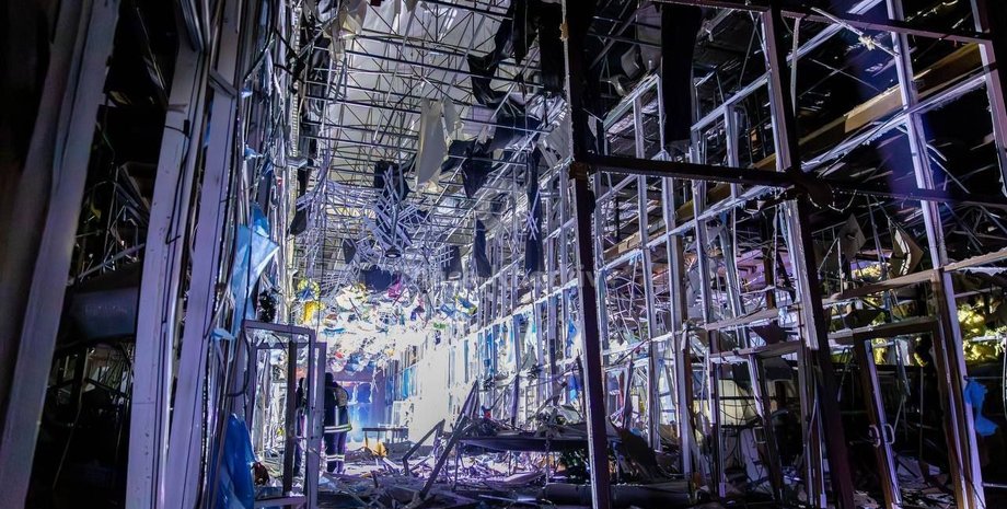 Последствия обстрела рынка "Барабашово" в Харькове