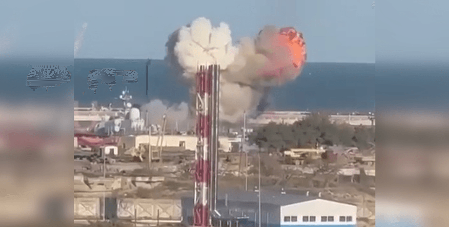 Момент влучання дрона у Каспійську