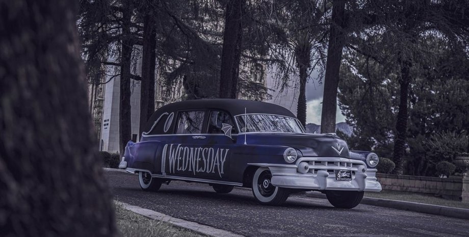 авто уэнздей адамс, сериал уэнздей, уэнздей адамс, Cadillac 1950, катафалк кадиллак