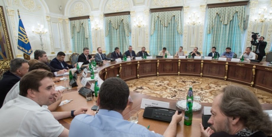Встреча Петра Порошенко с представителями общественности / Фото пресс-службы президента