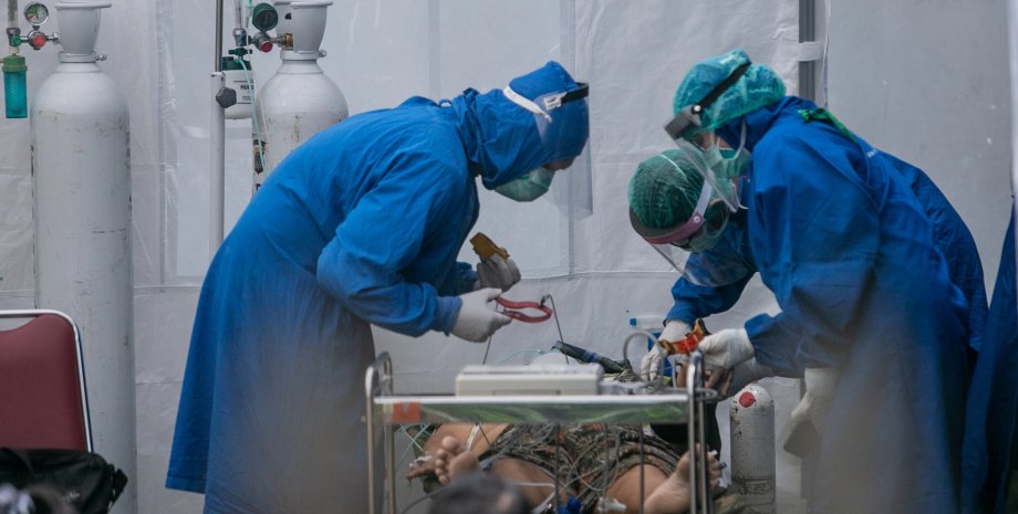 За добу в Україні від коронавірусу померло 557 осіб