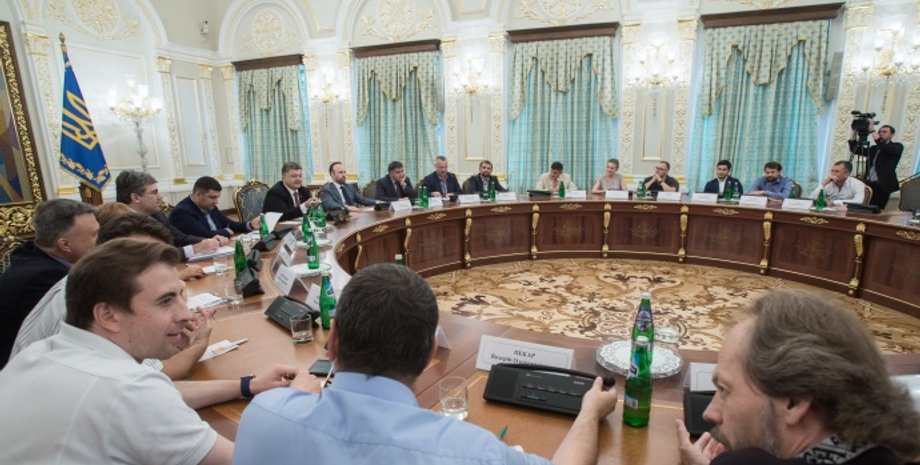 Встреча Петра Порошенко с представителями общественности / Фото пресс-службы президента