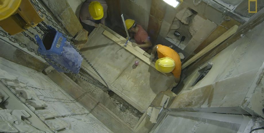 Поднятие плиты / Фото: National Geographic