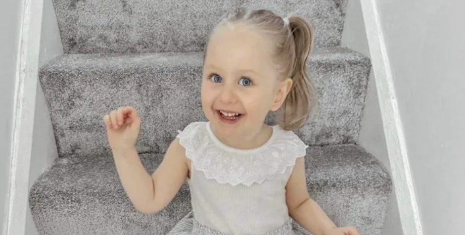 Ребенок ест все подряд, психические заболевания, расстройства, аутизм, история девочки из Великобритании, странные диагнозы, фото