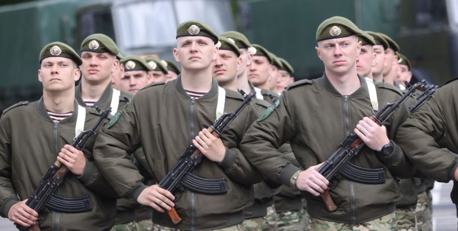 Білоруси можуть максимально мобілізувати до 120 тисяч. Якщо виставляти зараз тих, хто може воювати, буде не більше 17-20 тисяч.