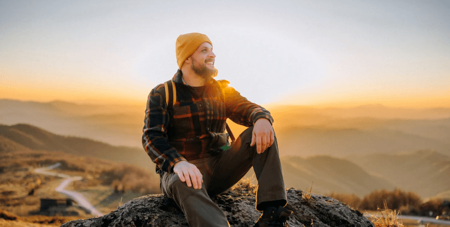 Військовий на природі Військовий в горах, подорожі