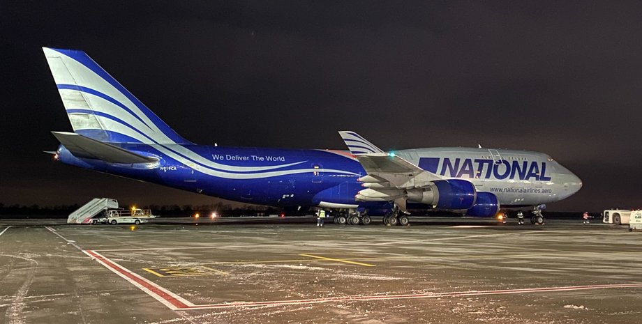 Самолет, борисполь