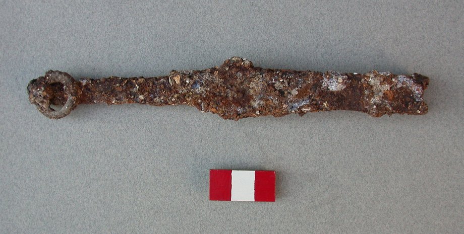 Фрагментарный меч, коррозия, снимок