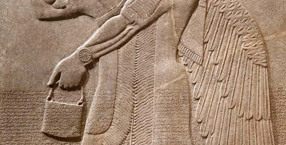 Античний символізм сумочки, Символи, схожі на сумки, в античному мистецтві, Уявлення про космос у стародавніх культурах, Міфологія маорі та сумки, Символіка сумок у ольмеків та ассирійців, Мотиви сумок в єгипетських ієрогліфах