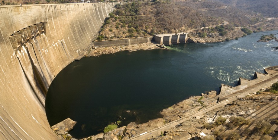 Дамба между рекой Замбези и озером Кариба озеро Кариба, Кариба, самое большое в мире искусственное озеро, искусственное озеро