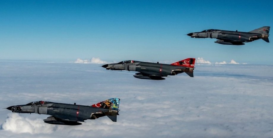 турецькі F-4E Phantom II