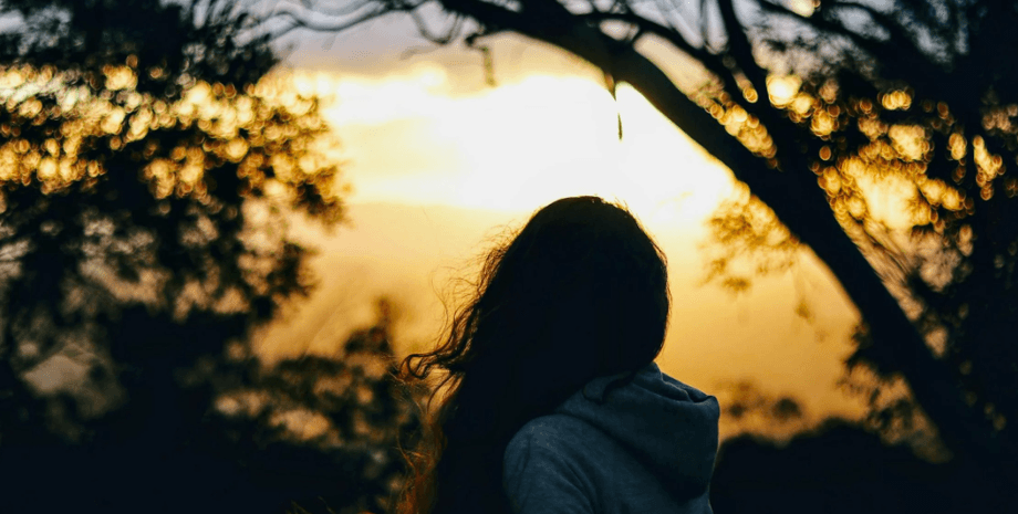 Дівчина на природі Астрологічний прогноз на 2026 рік