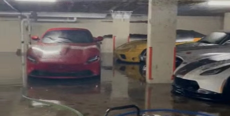 затопленные суперкары, авто утопленники, Ferrari SF90 Stradale, Rolls-Royce Cullinan, наводнения в США