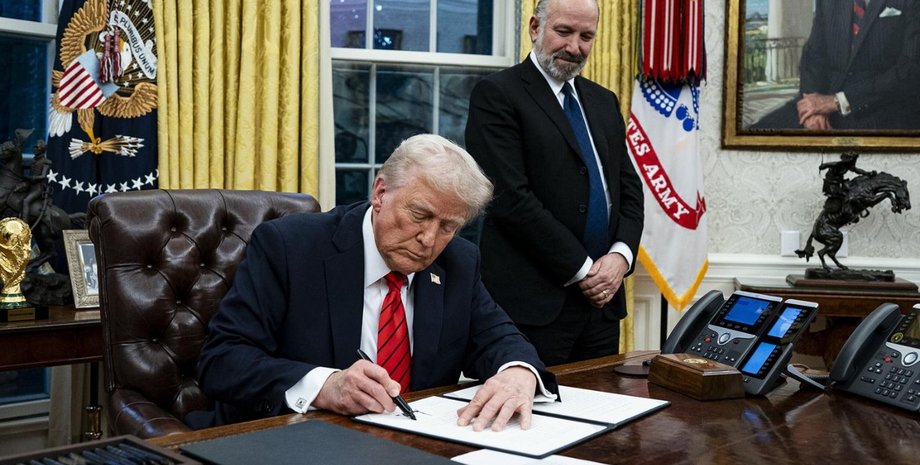 Трамп подписывает указ