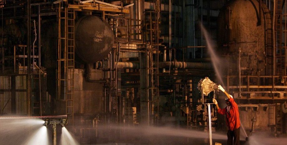 Индийские государственные нефтеперерабатывающие заводы временно отказались от закупок российской сырой нефти